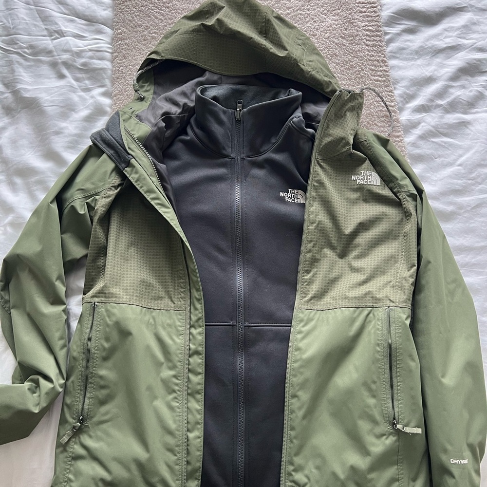 The north face 2in 1 Dryvent jacket.